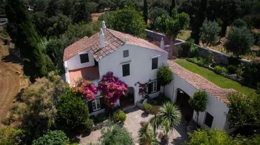 Extraordinary countryside style house in the city Extraordinary countryside style house in the city